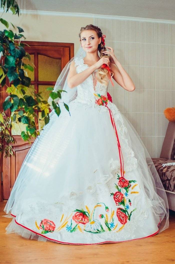 Аутентичность славянского стиля: русские свадебные платья