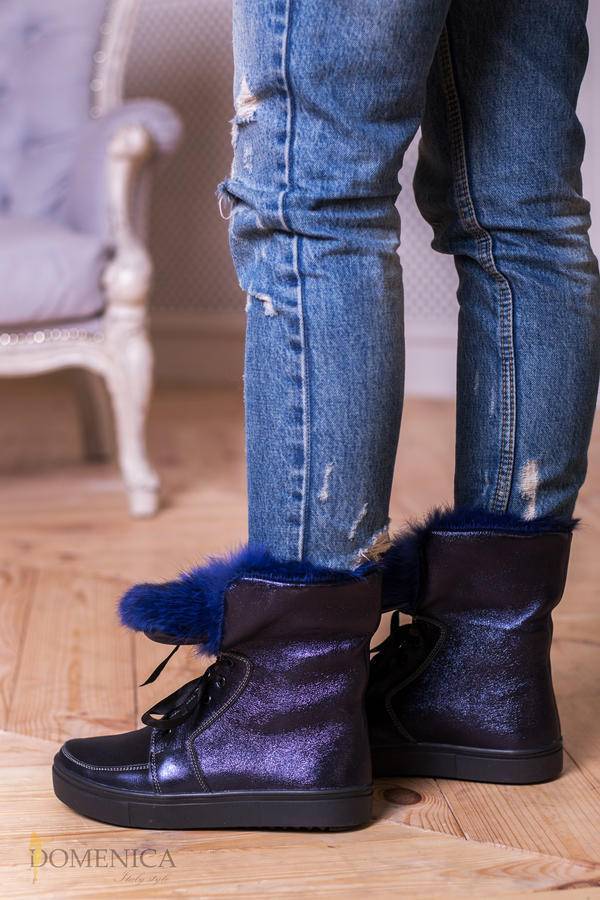 Синие сапоги – изысканный элемент модного гардероба