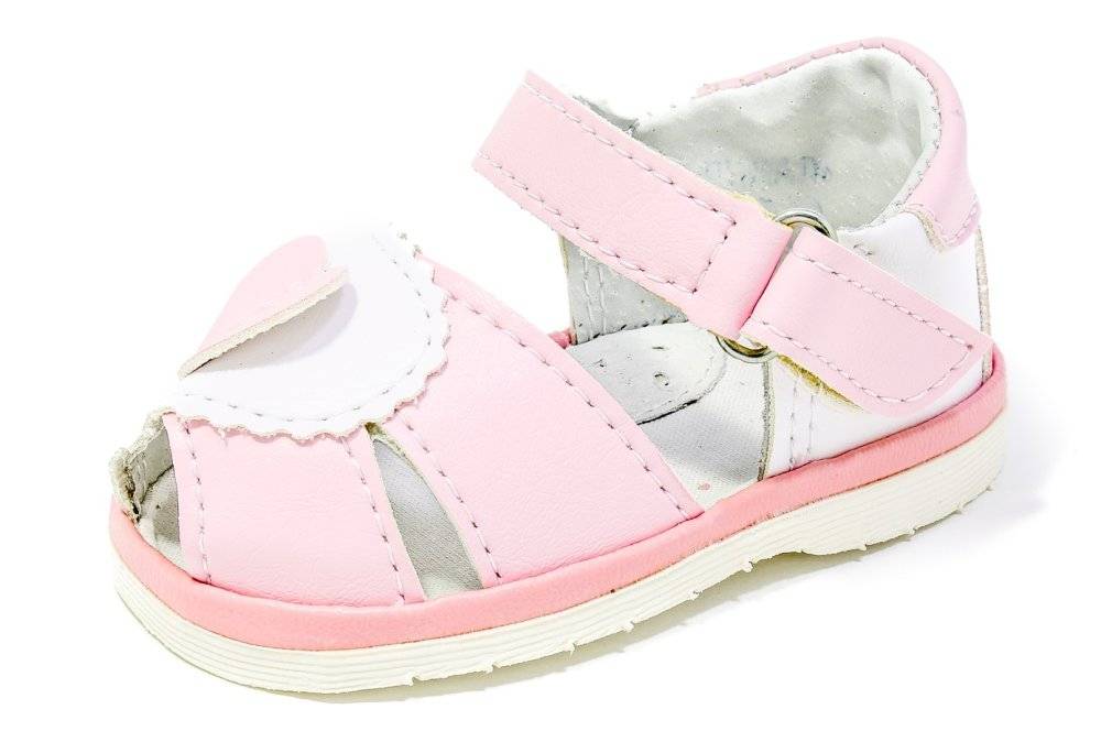 Как выбрать детские сандалии: обувь для самых маленьких