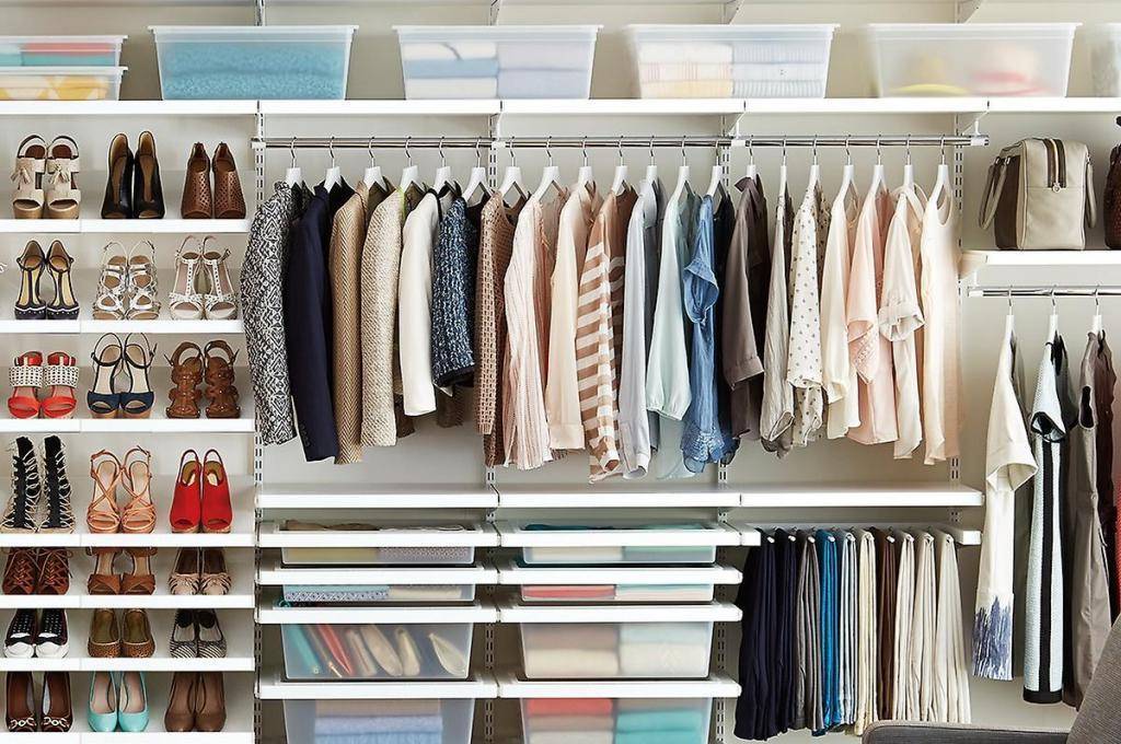 Как навести порядок в гардеробной комнате: идеи и лайфхаки