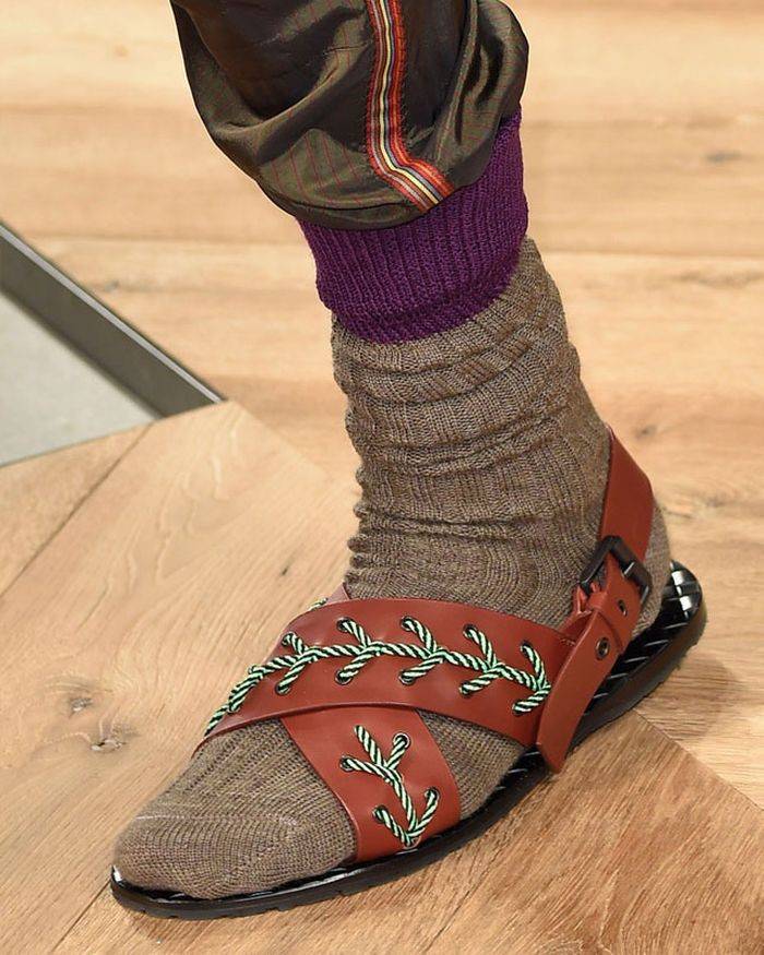 Почему нельзя носить носки с сандалиями и что по этому поводу думают стилисты