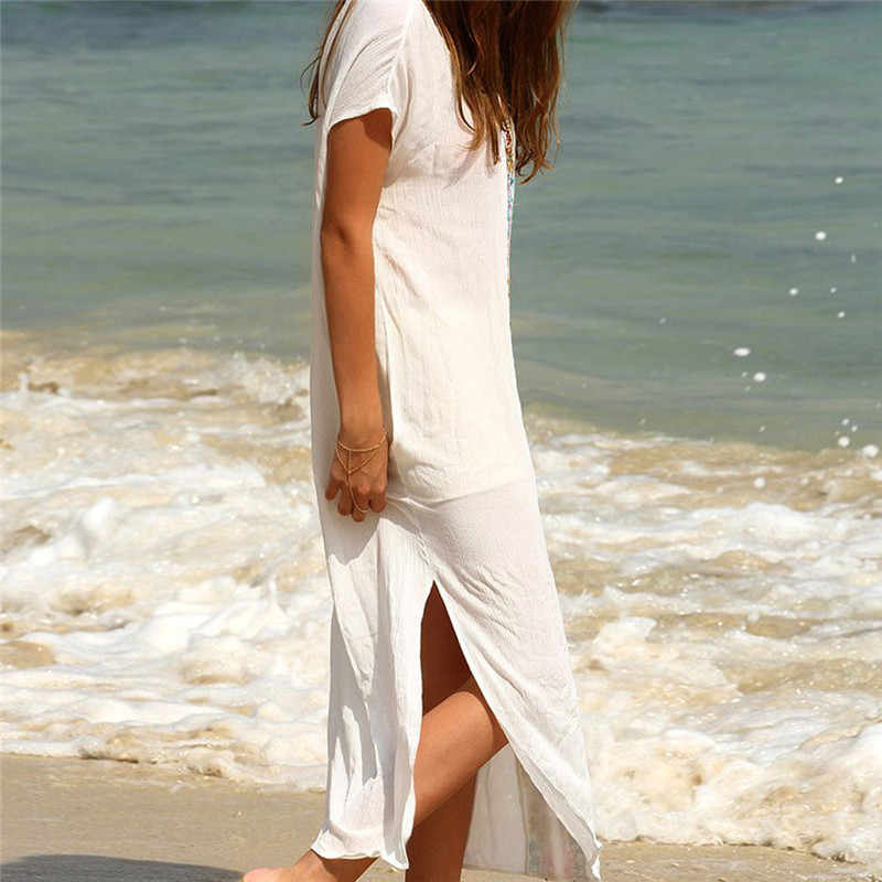 Модные модели пляжных платьев и туник, подходящие сочетания с аксессуарами