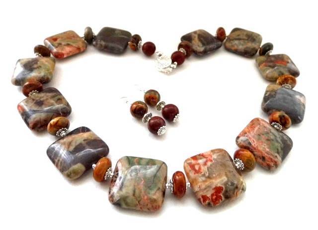 Бусы из натуральных камней (76 фото): из яшмы, нефрита, лазурита, опала, топаза, сапфира и рубиновые
