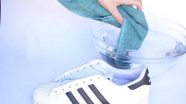 25 советов, как почистить белые кроссовки: как отстирать белые кроссовки в сетку ✔️
