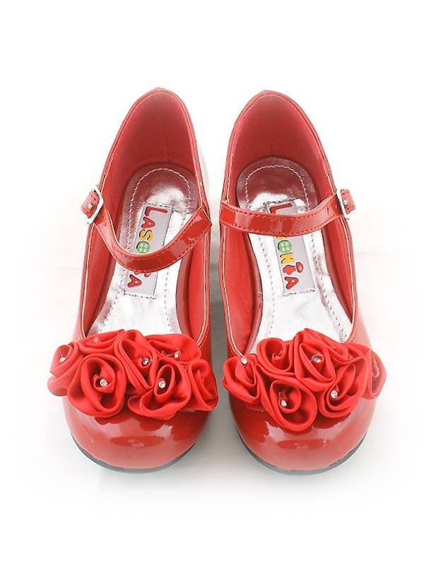 Красные туфли в школу. Туфли детские. Детские туфлитна каблуке. Красные туфли для девочки. Детские туфли на каблуках.