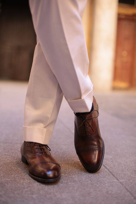 Мужской костюм и туфли: как правильно сочетать обувь с брюками