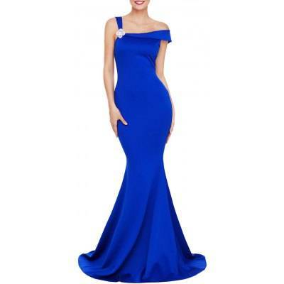 Голубой — самый популярный цвет платьев этого сезона