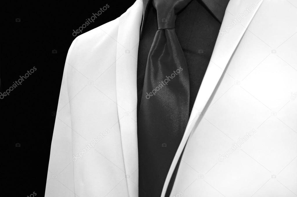 Какой выбрать галстук к черной рубашке?