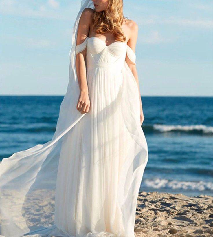 Особенности выбора пляжных свадебных платьев, а также причесок и украшений к ним