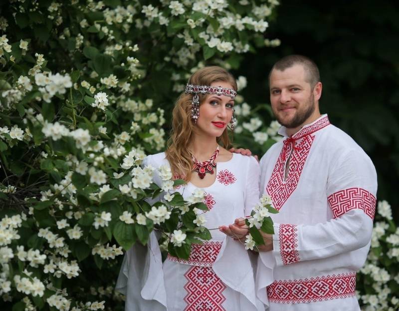 Свадебные платья в русском стиле, модный образ невесты