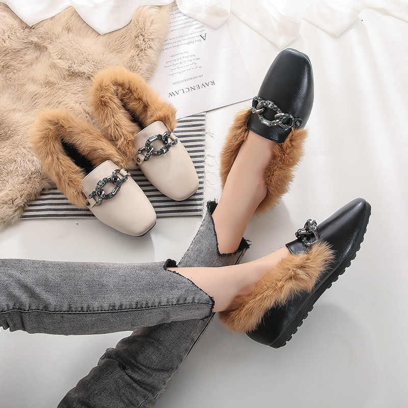 Ботинки с мехом наружу зимние женские, белые или коричневые короткие сапоги из замши на танкетке, с чем носить теплую обувь из натуральной кожи на шнуровке