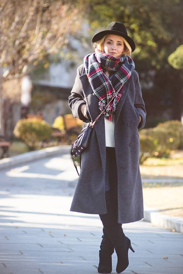 Бордовое пальто с чем носить женщине: фото модных образов