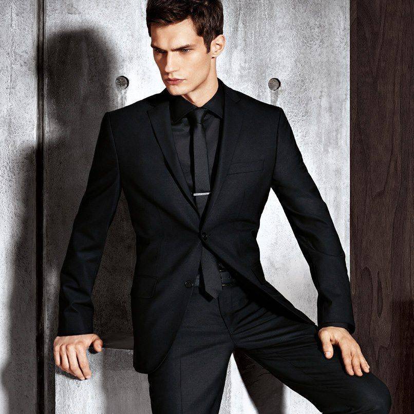 Серый костюм: какая рубашка, туфли и галстук подходят?