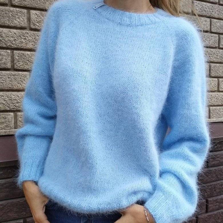 Пушистые свитеры для модниц