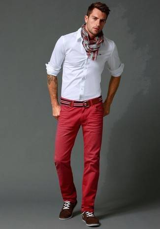 С чем носить красные брюки, джинсы - 170 фото 2021 - шкатулка красоты