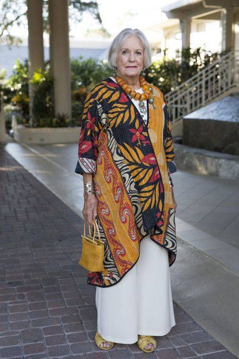 Платье для женщин за 60 лет: модные тенденции