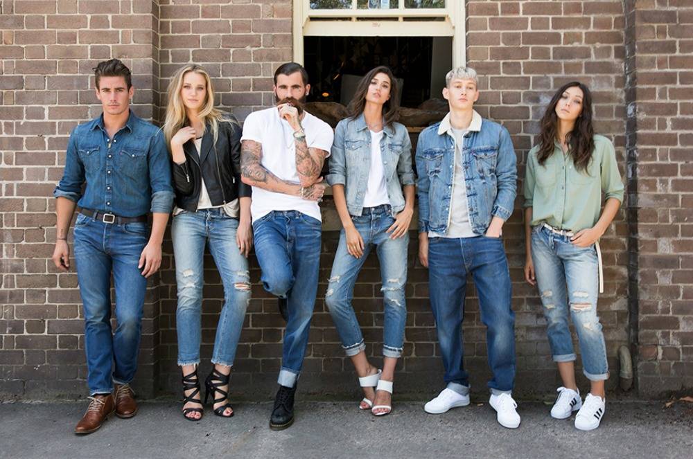 С чем носить джинсы весной и летом: 7 стильных идей от блогеров