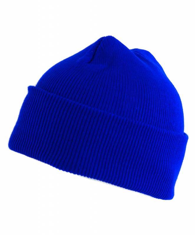 Синяя шапка темная и яркая с ушками, трикотажная для женщин, с чем носить и надеть вязаную с помпоном голубого цвета