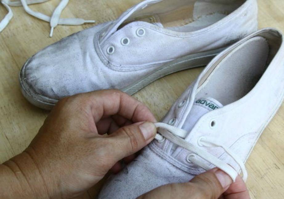 Как очистить белую подошву кроссовок и кед от грязи и желтизны: 10 крутых лайфхаков