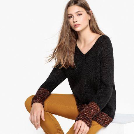 Свитер с v-образным вырезом: с чем носить женский пуловер, модные фасоны и цвета