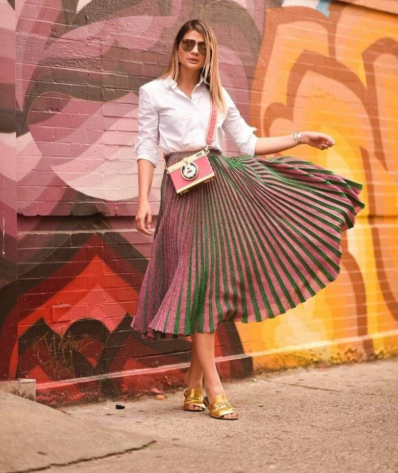 С чем носить юбку плиссе: учимся на примере модных блогеров | world fashion channel
