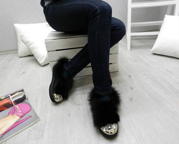 С чем женщинам носить зимние ботинки: на шнуровке, с мехом, замшевые и спортивные