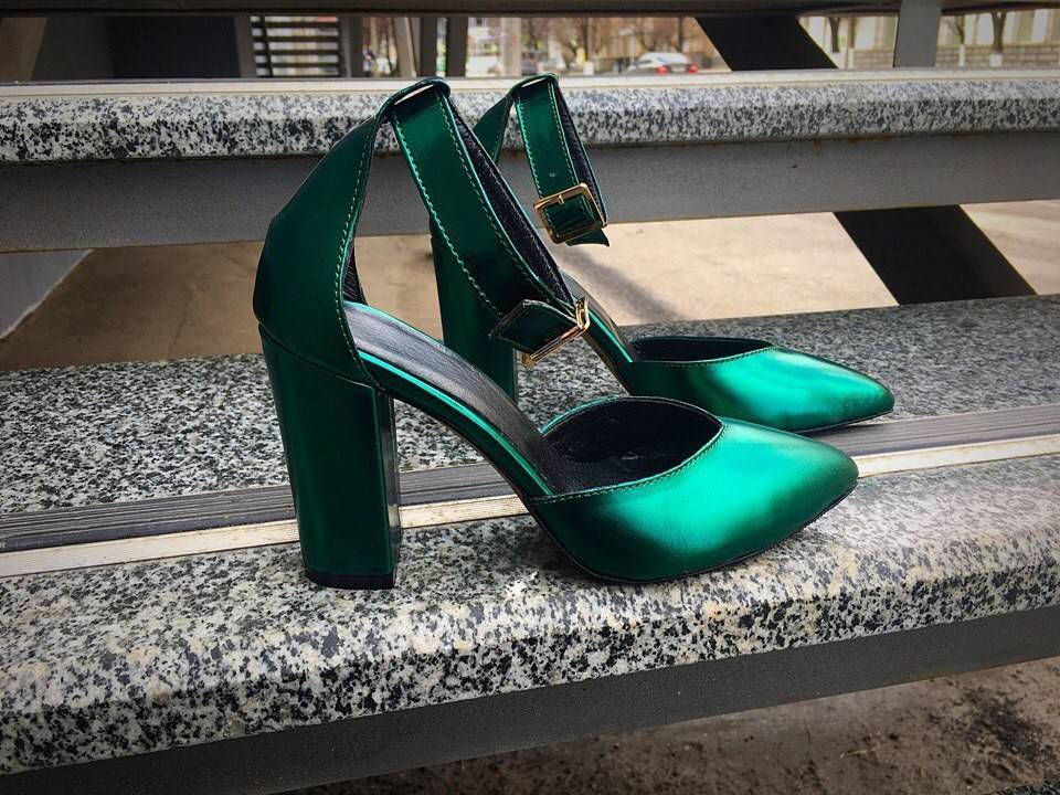 Зеленое платье: 73 фото грамотного подбора обуви и украшений
