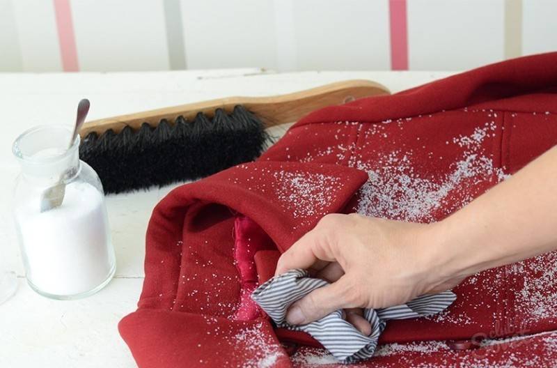 Как правильно чистить и стирать замшевую куртку в домашних условиях?