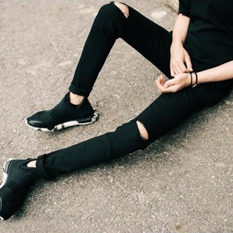 Черные джинсы с дырками на коленях: плюсы и минусы (78 фото)