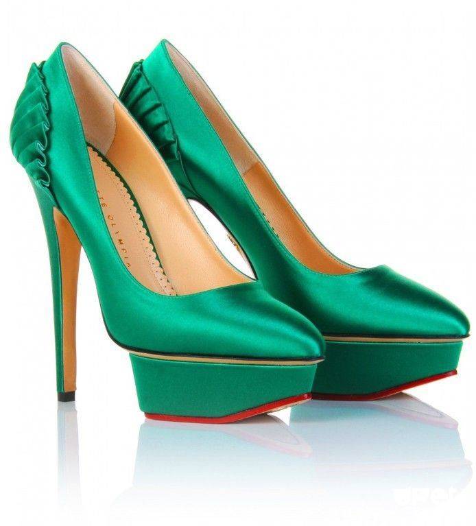 С чем носить зеленое платье. выбираем туфли и аксессуары, фото звезд