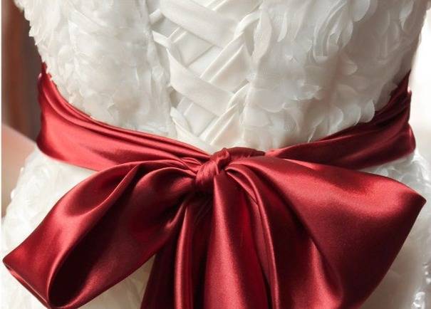 Как красиво завязать пояс на платье (33 фото): бантом, цветком из атласной ленты