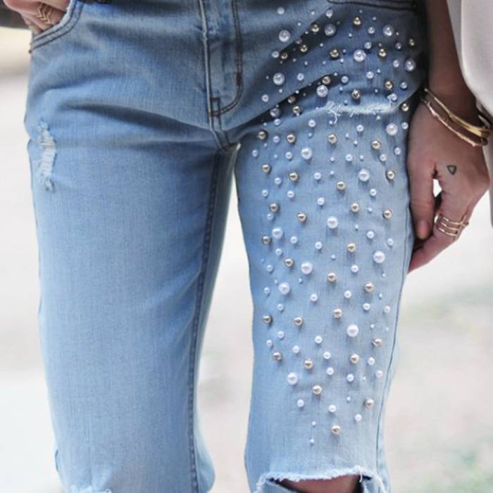 Моды на джинсы с дырами, что и как носить в 2021