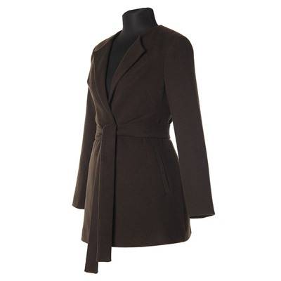 С чем носить женское коричневое пальто разных фасонов?