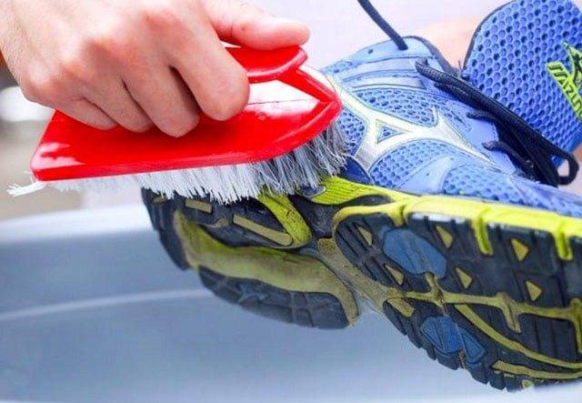 Как правильно постирать кроссовки, чтобы они не развалились