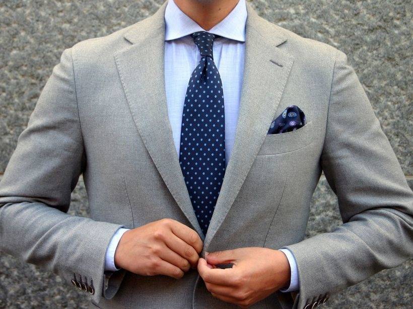 Сложные цвета в мужской одежде: как носить правильно