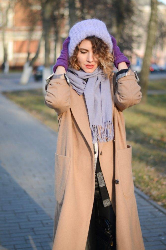 Какой шарф подойдет к тёмно-синему пальто: носить, удачные стильные образы