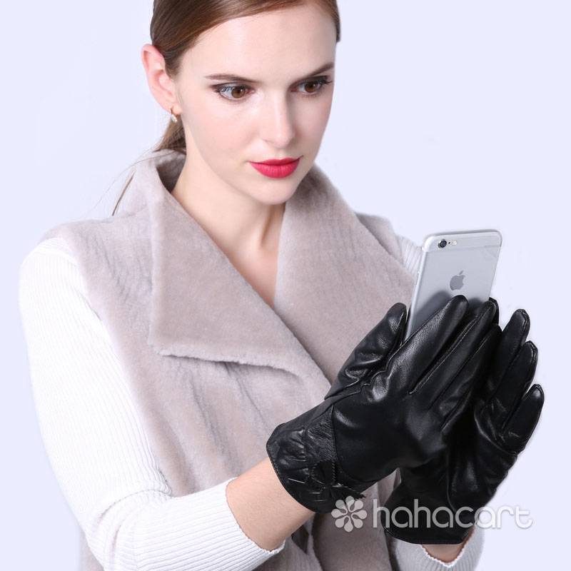 Кожаные перчатки в женском образе: индивидуальность и стиль