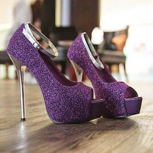 С чем носить фиолетовые туфли