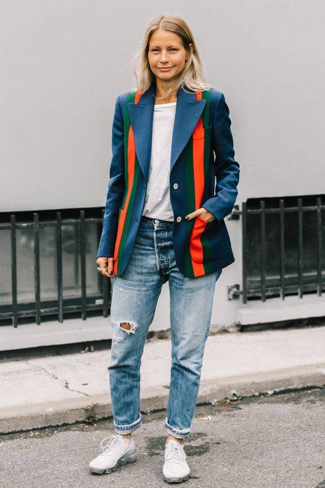 Женские джинсы с кроссовками 2020: 100 фото модных тенденций