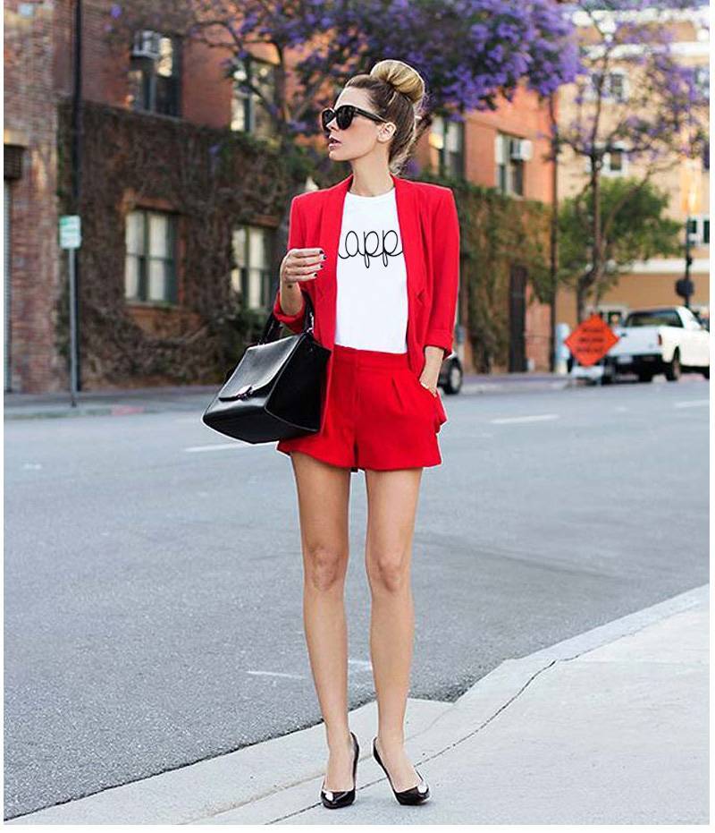 Красная юбка с блузками разных цветов: фото и идеальные варианты стильных луков