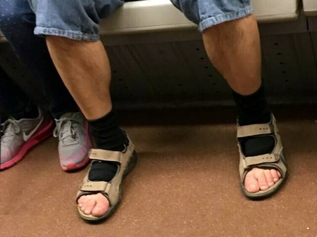ᐉ можно ли мужчинам носить сандалии с носками - mariya-mironova.ru