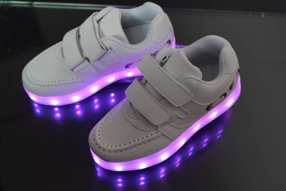 Светящиеся кроссовки – новое поколение модной обуви