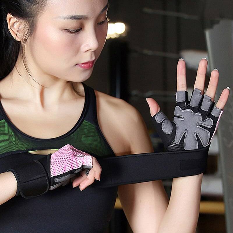 Мужские перчатки для фитнеса как обязательный атрибут при занятии спортом