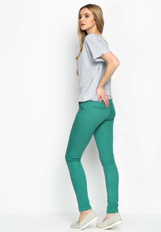 Советы стилистов о том, с чем носить зеленые брюки