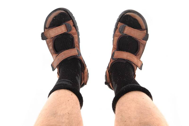 Можно ли мужчинам носить сандалии с носками