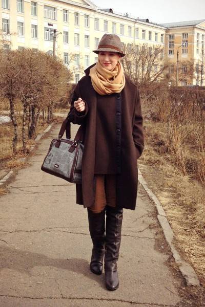 С чем носить коричневое пальто: модные советы с фото