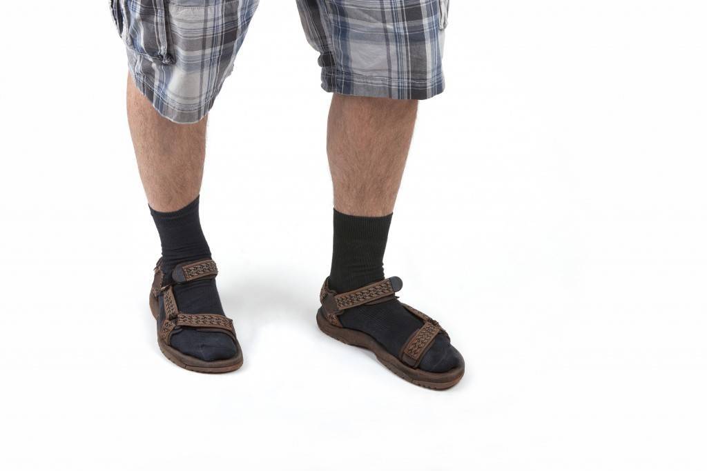 Почему люди носят сандалии именно с носками? всему виной древняя греция и ссср