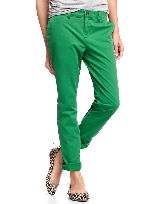 Мужские зеленые брюки: как выбрать и с чем носить