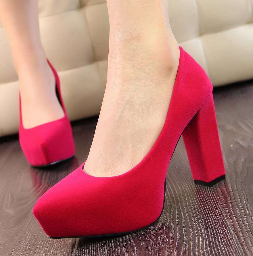 С чем лучше всего носить красные туфли на высоком каблуке? модные и популярные решения